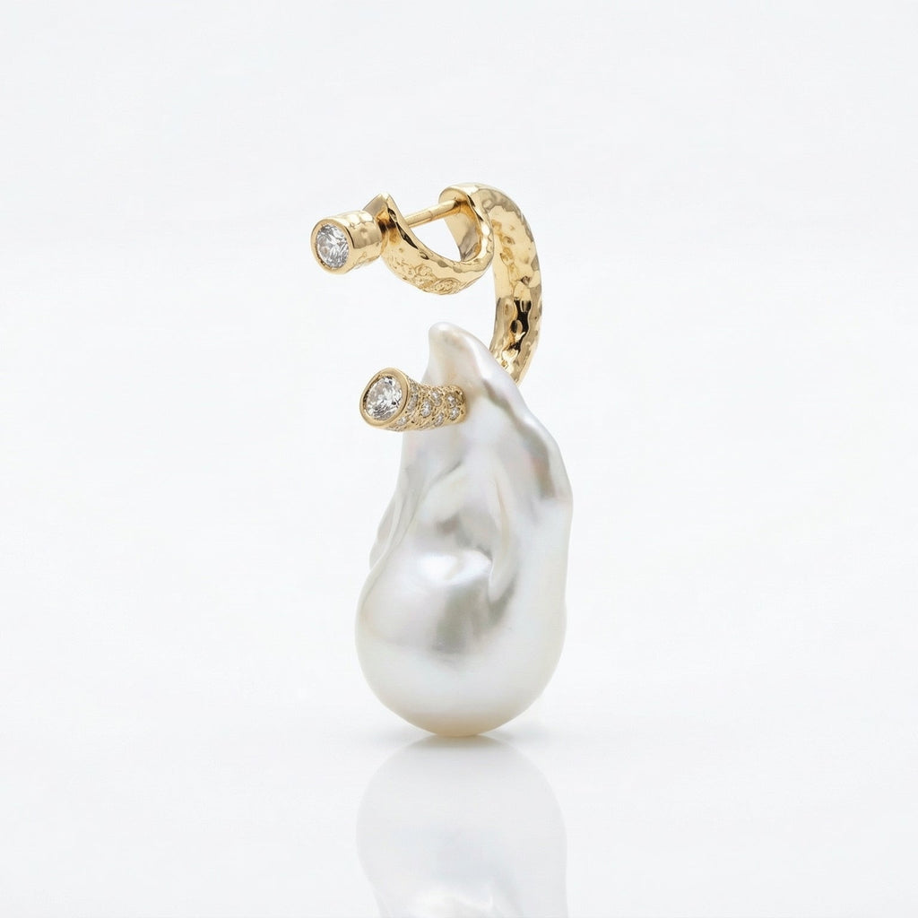 Pearl and diamond earring with gold 